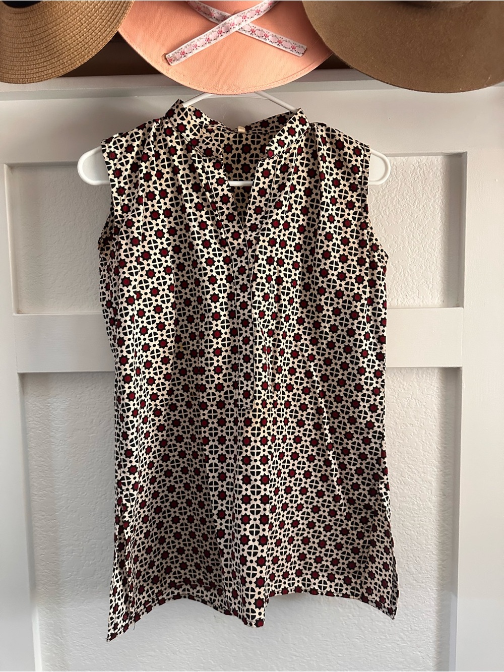 Sleeveless Printed Tunic Blouse in Cream and Burgundy